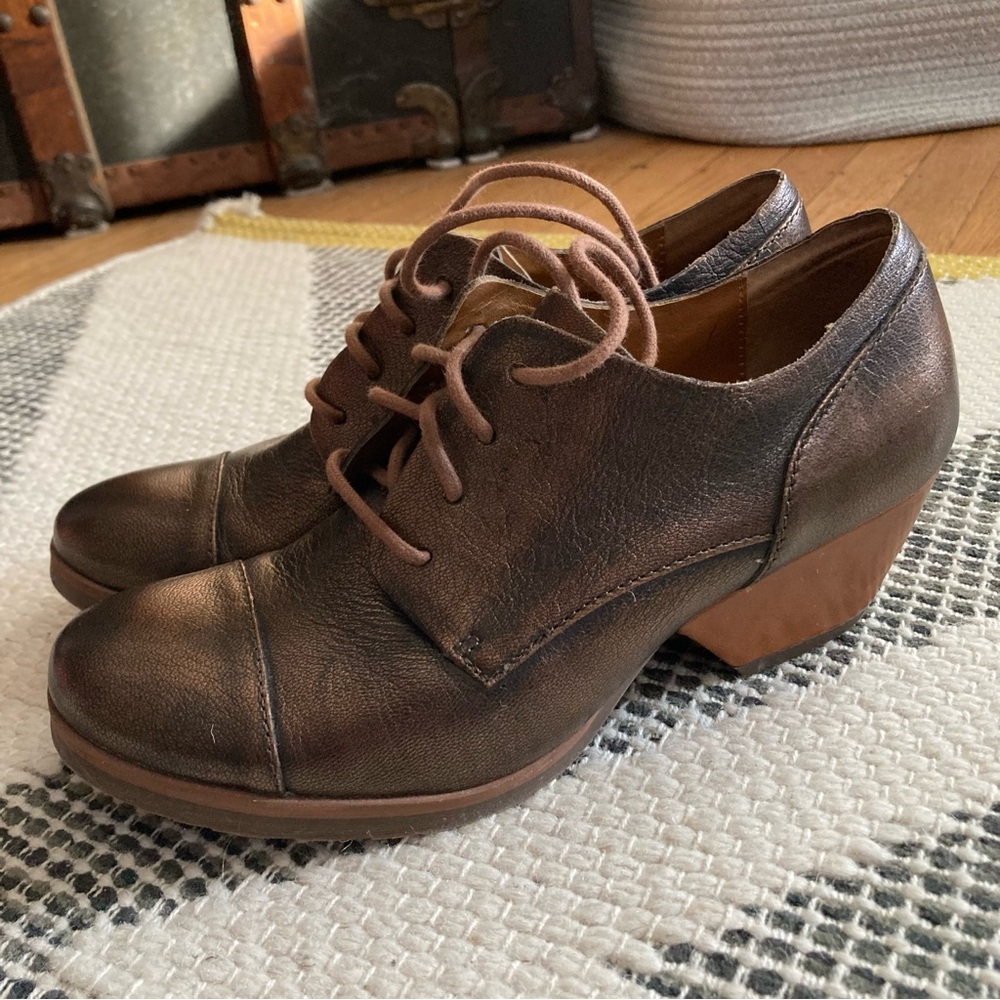 Korks Bronze Lace Up Round Toe Leather Oxfords